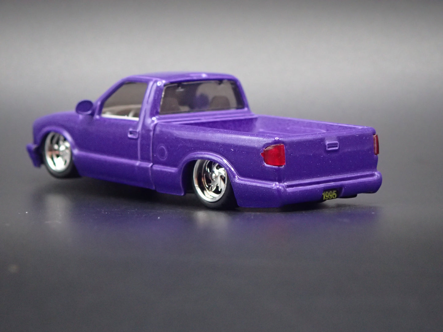1995 95 CHEVY CHEVROLET S10 PICKUP TRUCK SINGLE CAB 1:64 SCALE DIECAST MODEL CAR