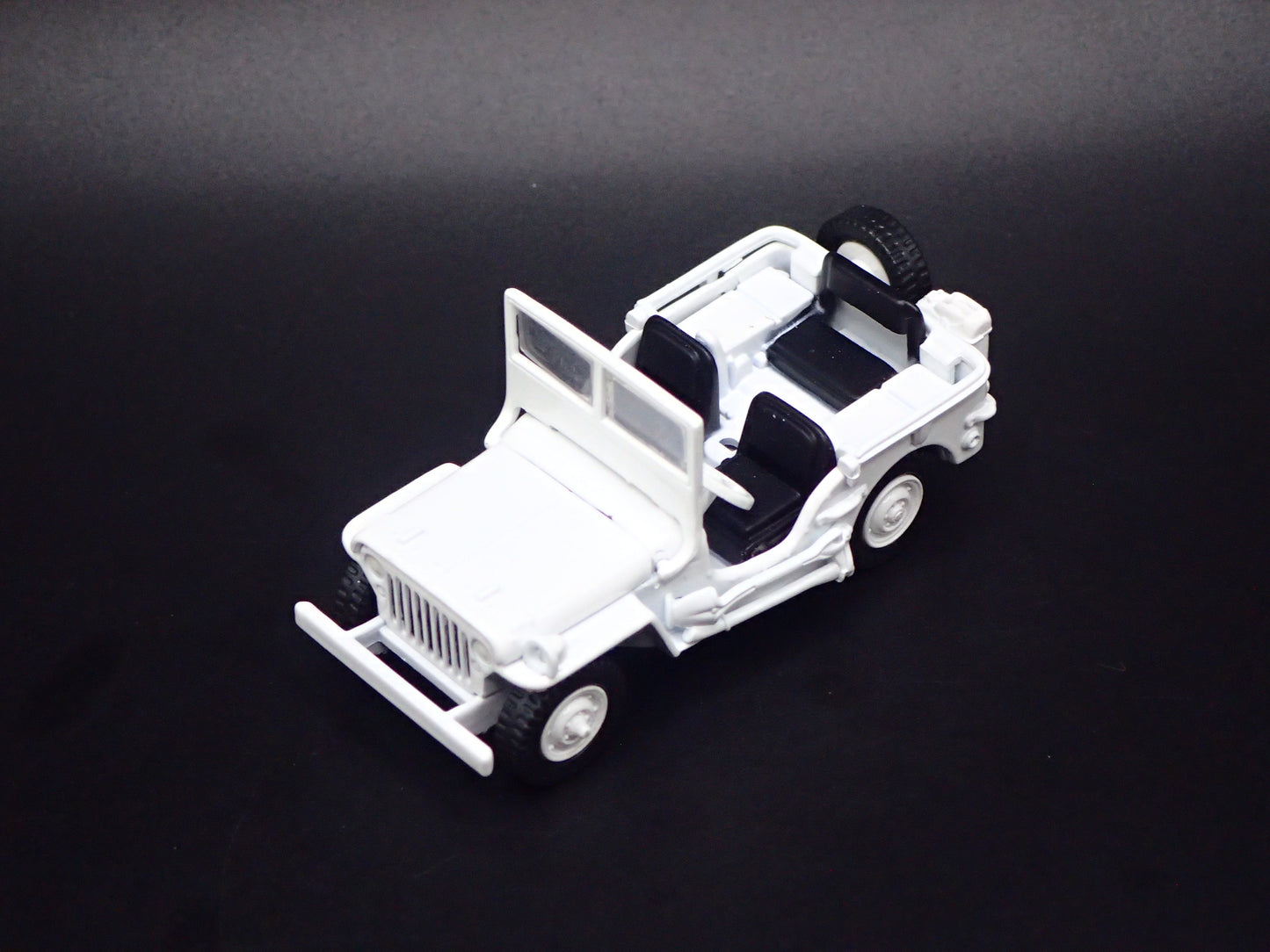 1941-1945 JEEP WILLYS WHITE 1:64 SCALE COLLECTIBLE DIORAMA DIECAST MODEL CAR