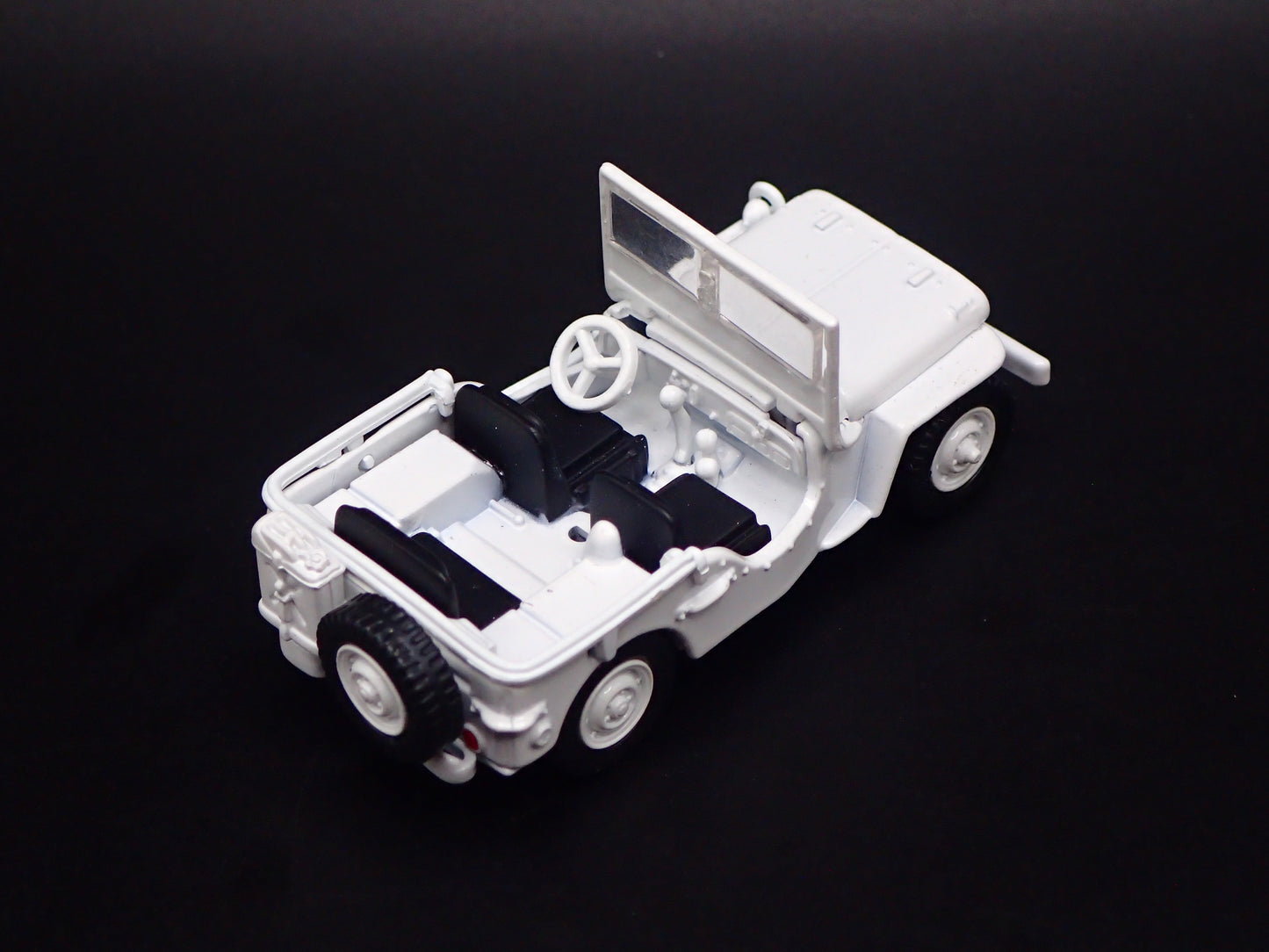 1941-1945 JEEP WILLYS WHITE 1:64 SCALE COLLECTIBLE DIORAMA DIECAST MODEL CAR