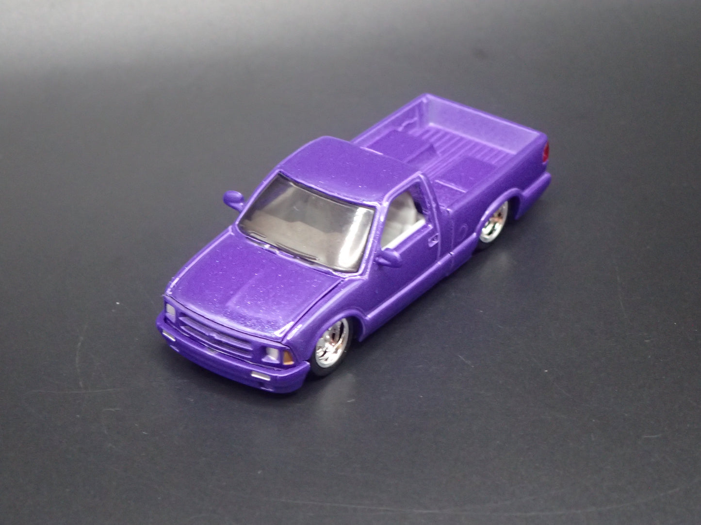 1995 95 CHEVY CHEVROLET S10 PICKUP TRUCK SINGLE CAB 1:64 SCALE DIECAST MODEL CAR