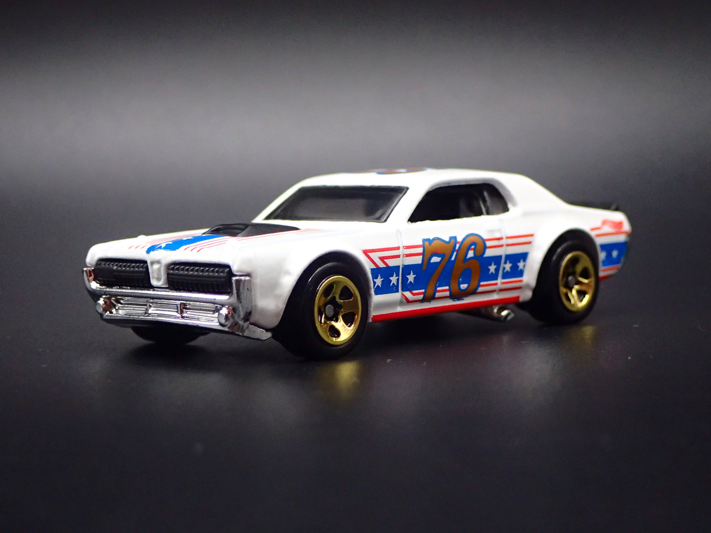1968 68 MERC MERCURY COUGAR 1/64 SCALE COLLECTIBLE DIORAMA DIECAST MODEL CAR