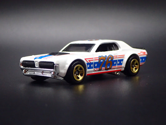 1968 68 MERC MERCURY COUGAR 1/64 SCALE COLLECTIBLE DIORAMA DIECAST MODEL CAR
