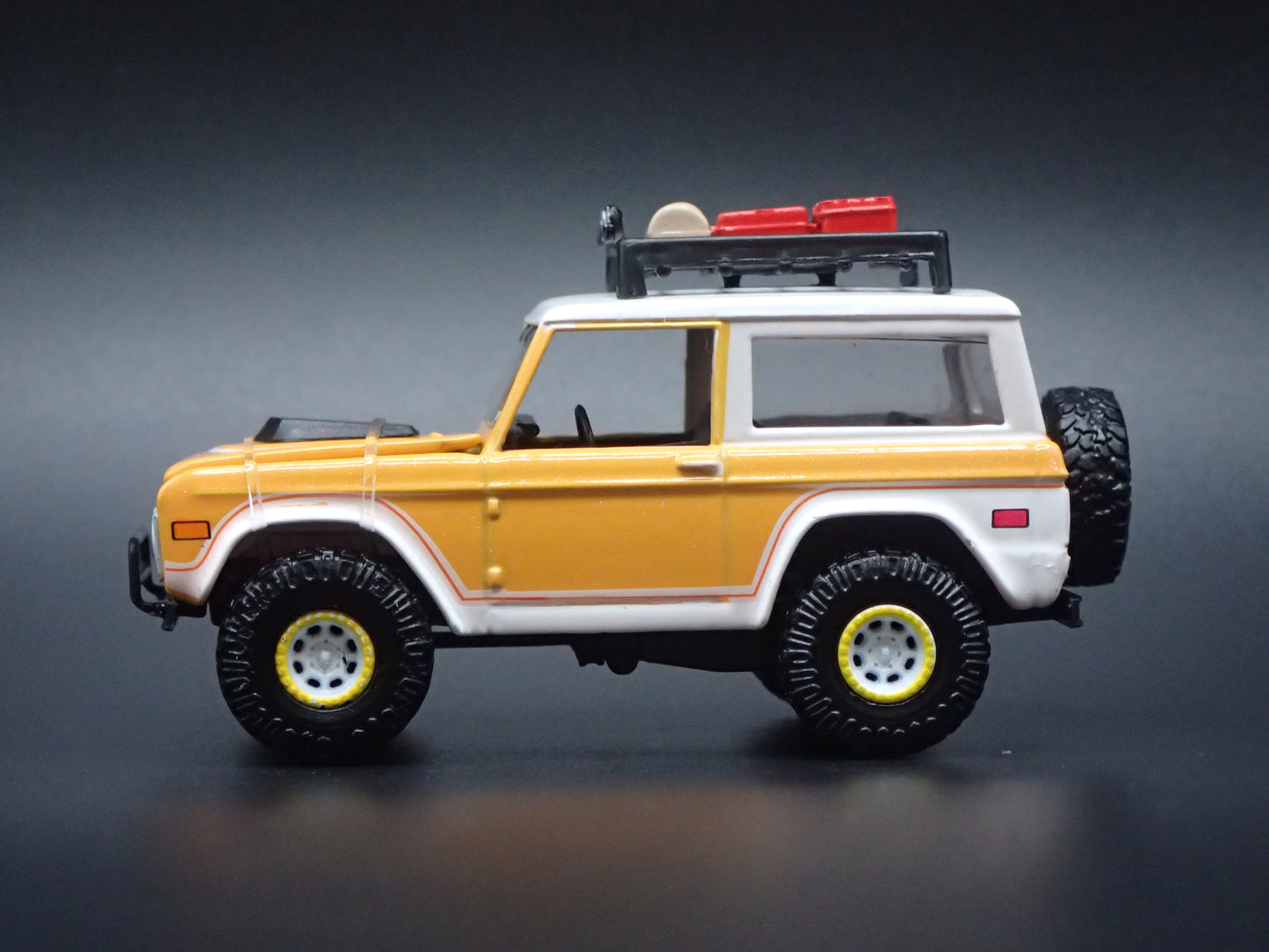 1971 71 FORD BRONCO OFF ROAD 1:64 SCALE COLLECTIBLE DIORAMA DIECAST MODEL CAR