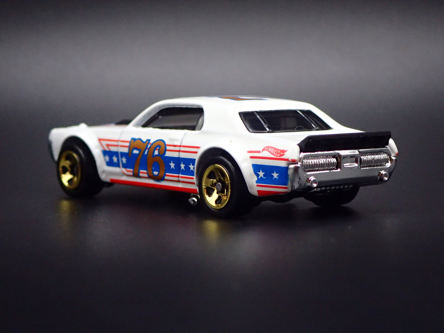 1968 68 MERC MERCURY COUGAR 1/64 SCALE COLLECTIBLE DIORAMA DIECAST MODEL CAR