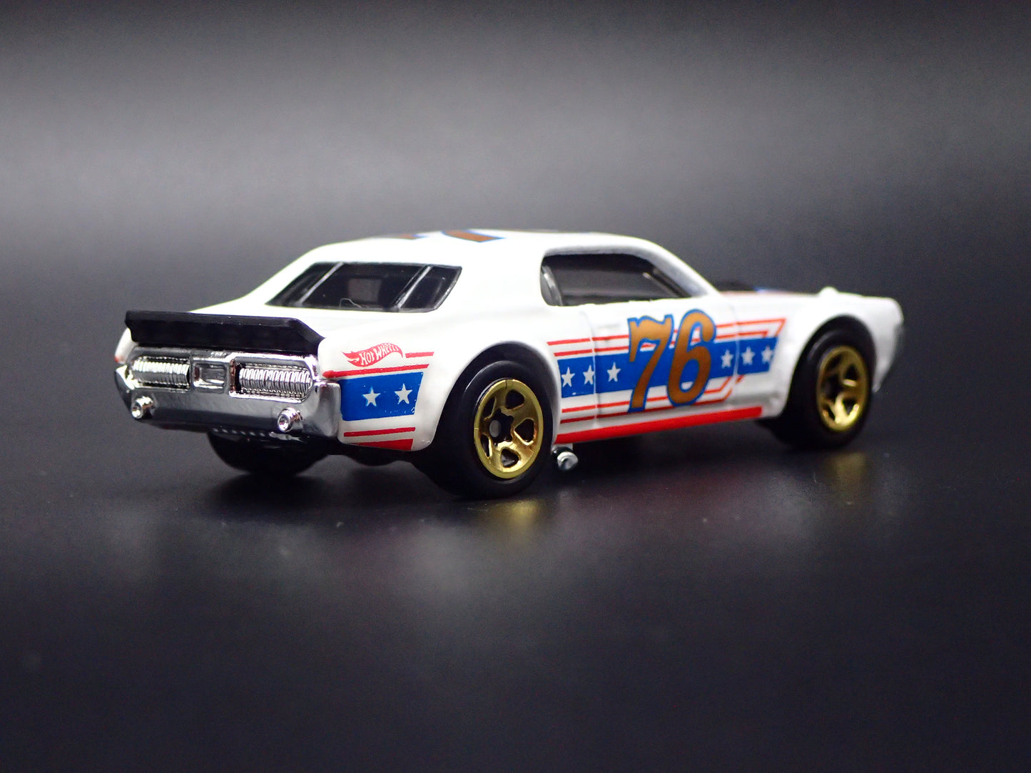 1968 68 MERC MERCURY COUGAR 1/64 SCALE COLLECTIBLE DIORAMA DIECAST MODEL CAR