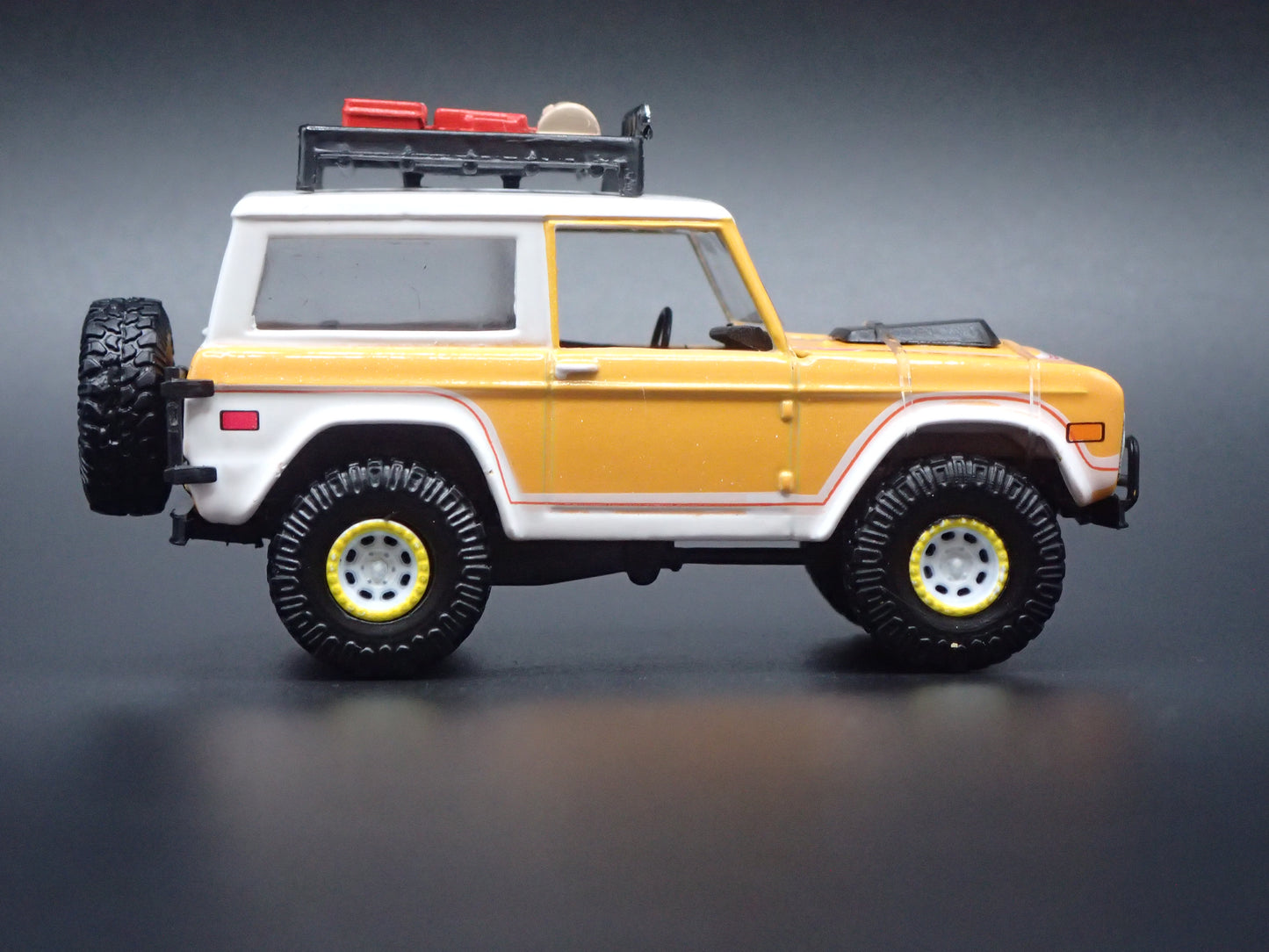 1971 71 FORD BRONCO OFF ROAD 1:64 SCALE COLLECTIBLE DIORAMA DIECAST MODEL CAR