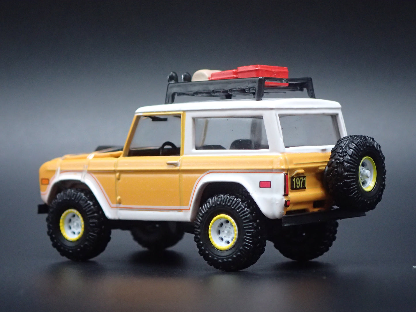 1971 71 FORD BRONCO OFF ROAD 1:64 SCALE COLLECTIBLE DIORAMA DIECAST MODEL CAR