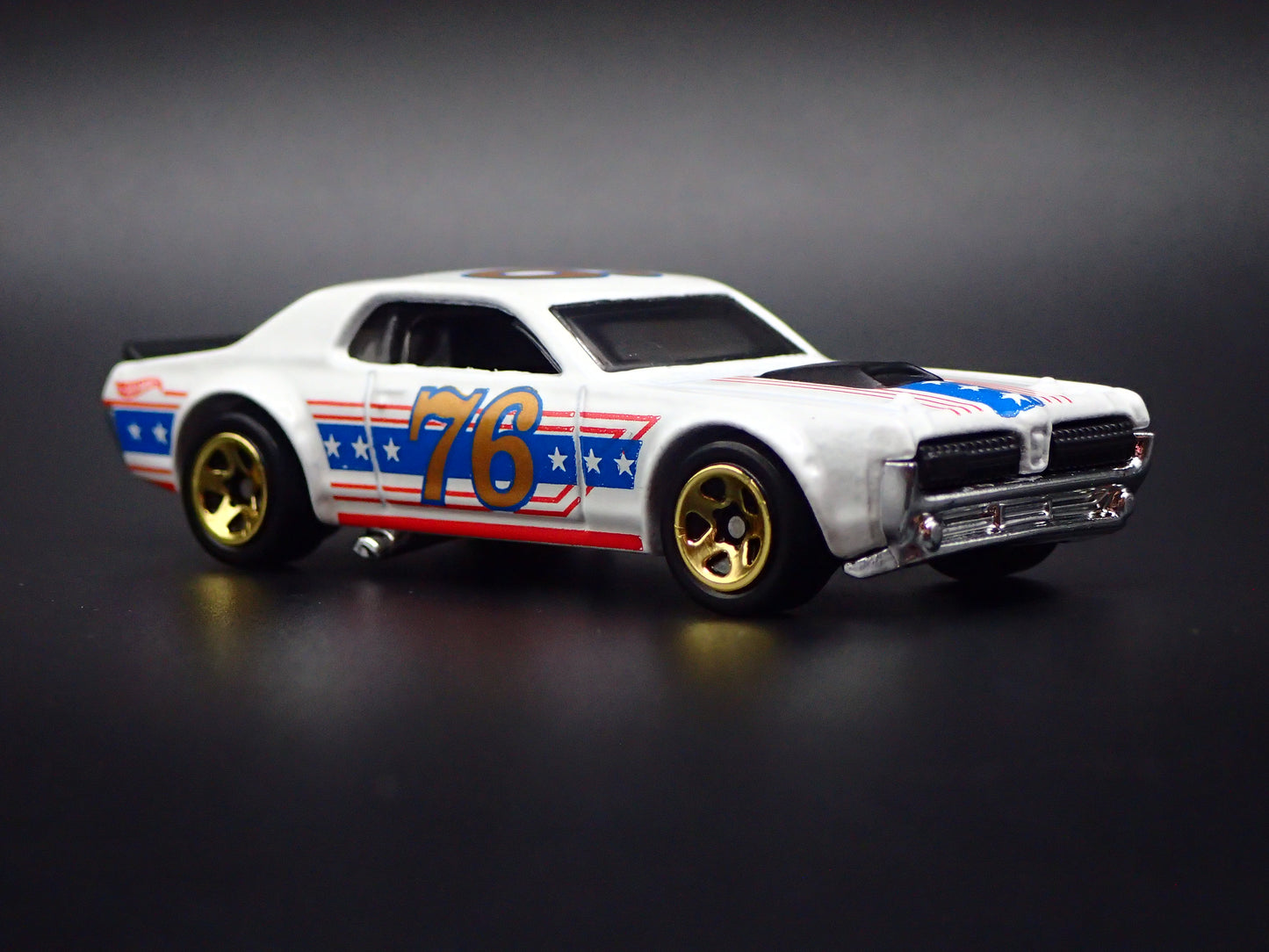 1968 68 MERC MERCURY COUGAR 1/64 SCALE COLLECTIBLE DIORAMA DIECAST MODEL CAR