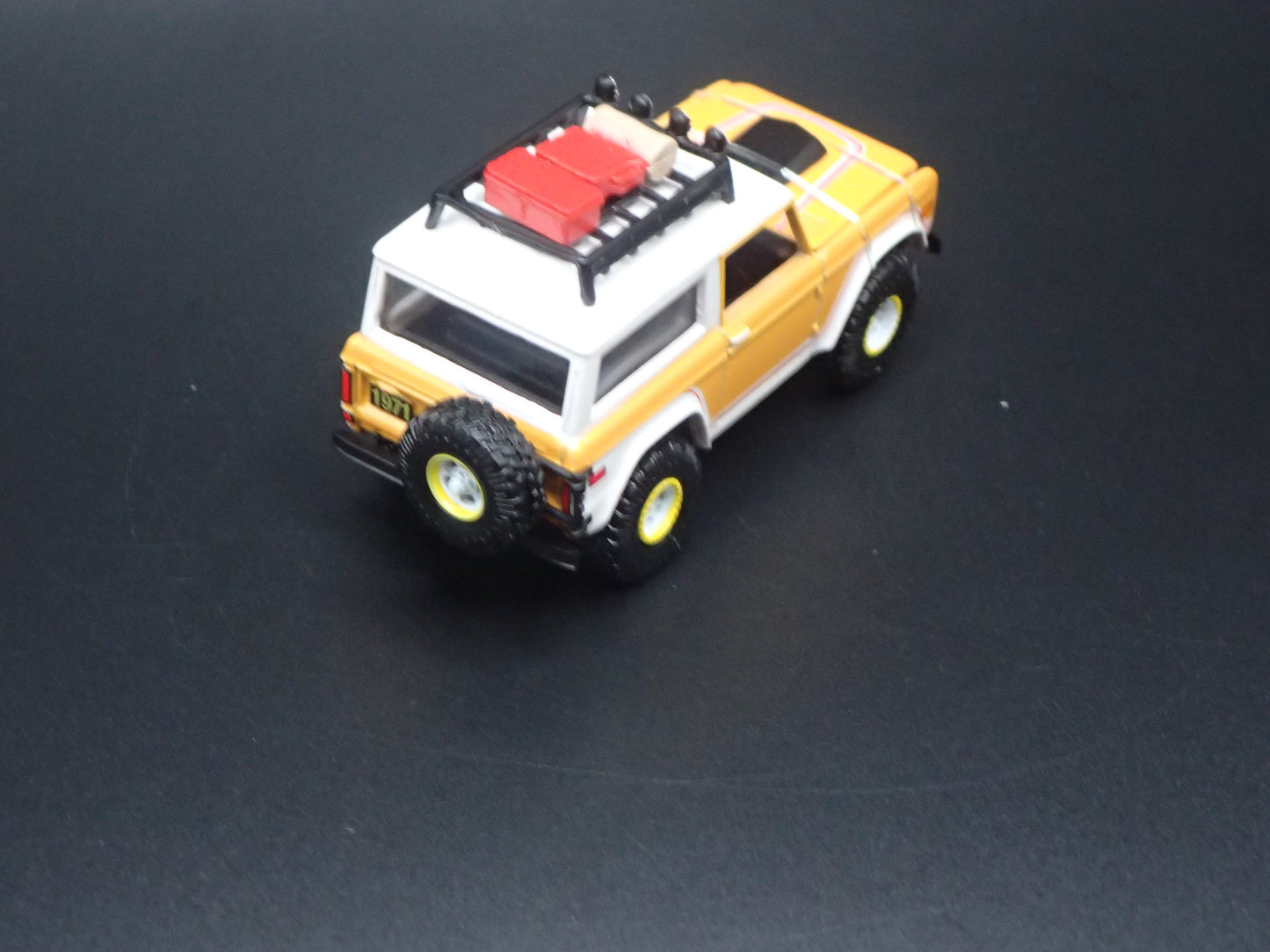 1971 71 FORD BRONCO OFF ROAD 1:64 SCALE COLLECTIBLE DIORAMA DIECAST MODEL CAR