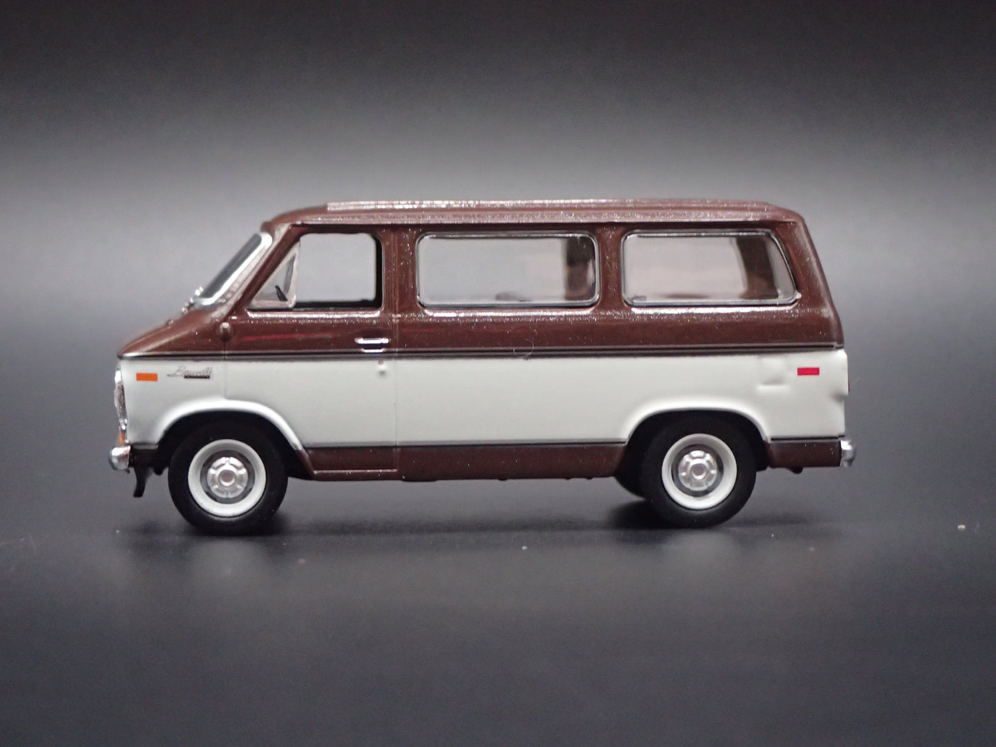 1971 71 CHEVY CHEVROLET VAN BEAUVILLE 10 1:64 SCALE DIORAMA DIECAST MODEL CAR