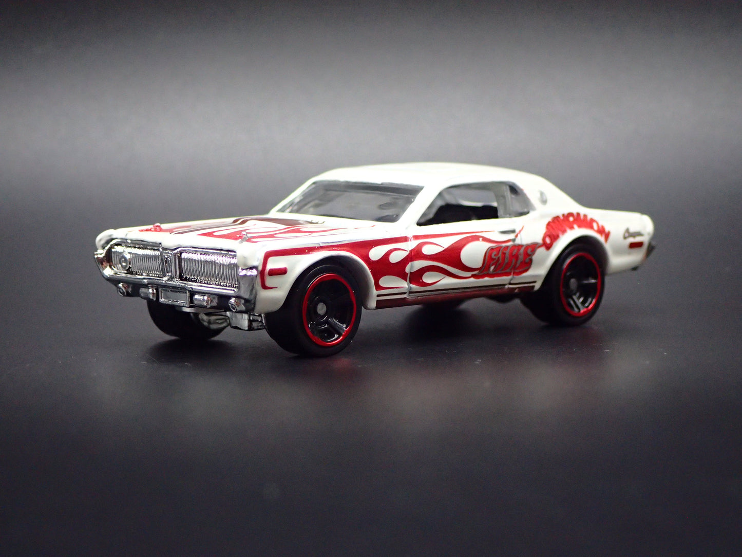 1968 68 MERC MERCURY COUGAR 1/64 SCALE COLLECTIBLE DIORAMA DIECAST MODEL CAR