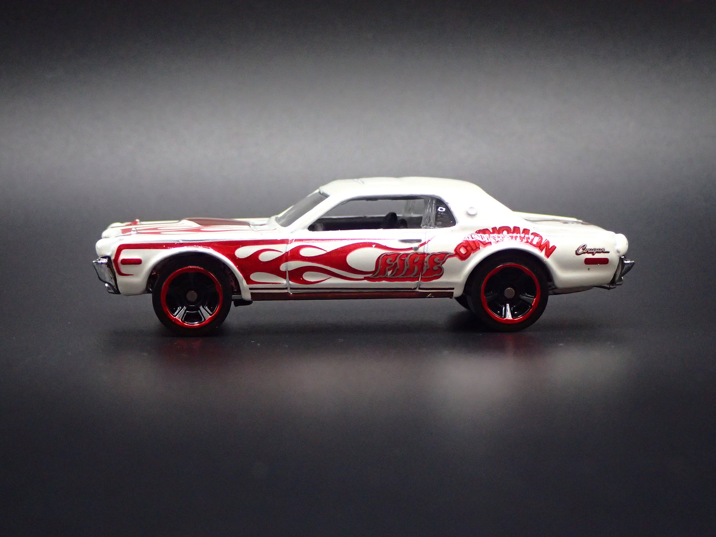 1968 68 MERC MERCURY COUGAR 1/64 SCALE COLLECTIBLE DIORAMA DIECAST MODEL CAR