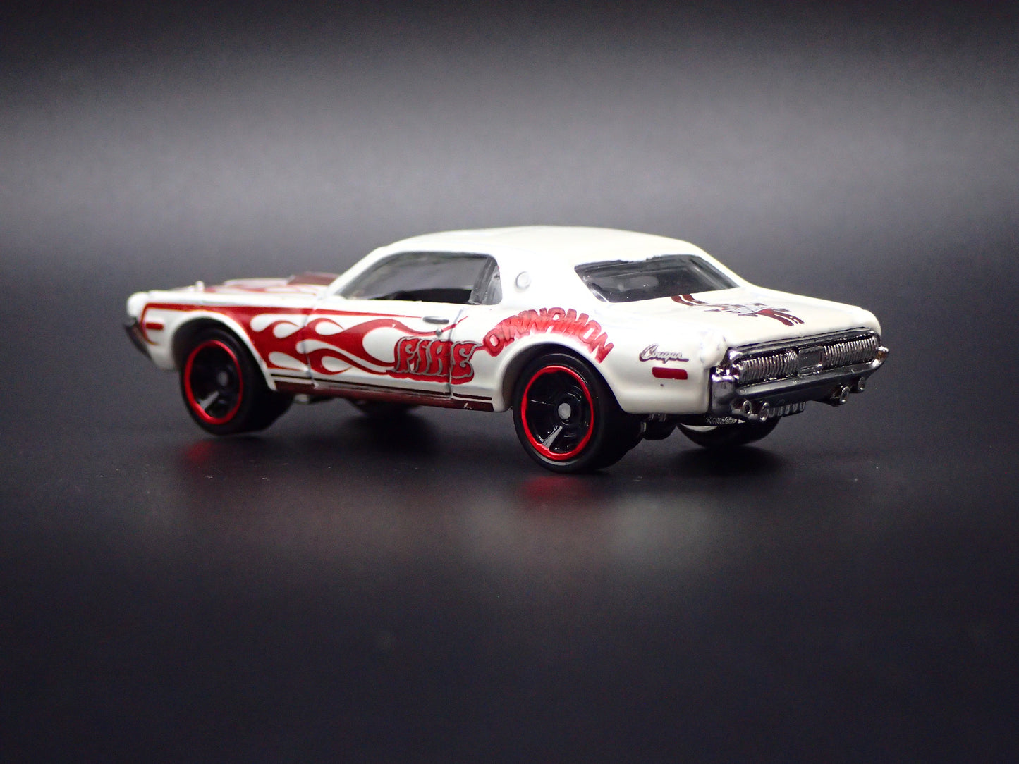1968 68 MERC MERCURY COUGAR 1/64 SCALE COLLECTIBLE DIORAMA DIECAST MODEL CAR