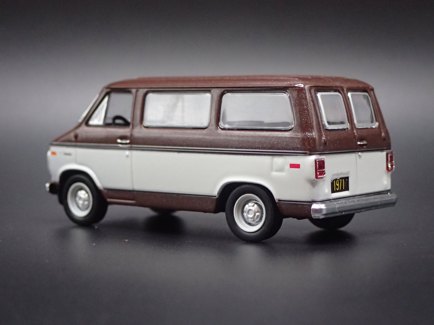 1971 71 CHEVY CHEVROLET VAN BEAUVILLE 10 1:64 SCALE DIORAMA DIECAST MODEL CAR