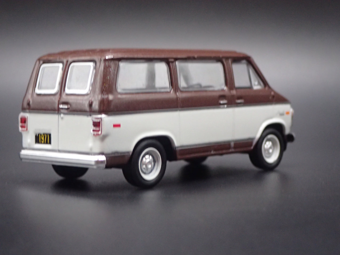 1971 71 CHEVY CHEVROLET VAN BEAUVILLE 10 1:64 SCALE DIORAMA DIECAST MODEL CAR