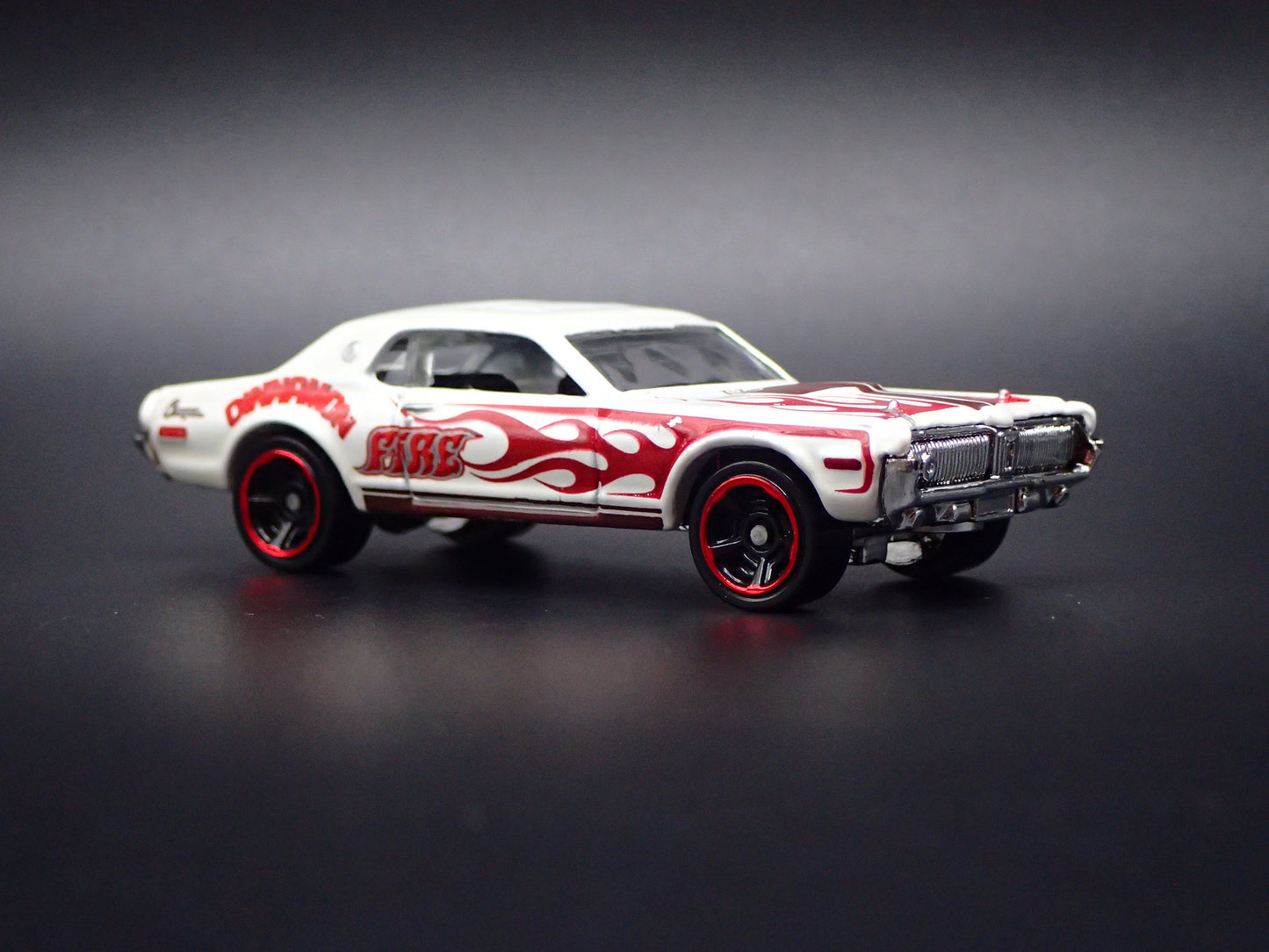 1968 68 MERC MERCURY COUGAR 1/64 SCALE COLLECTIBLE DIORAMA DIECAST MODEL CAR