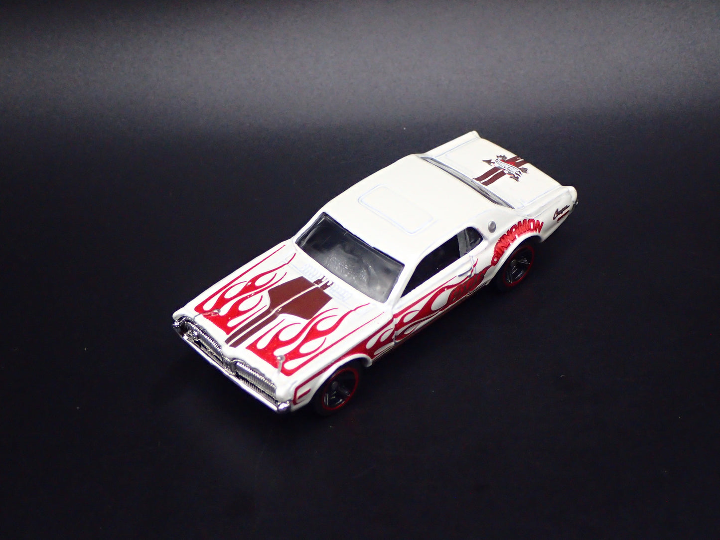 1968 68 MERC MERCURY COUGAR 1/64 SCALE COLLECTIBLE DIORAMA DIECAST MODEL CAR