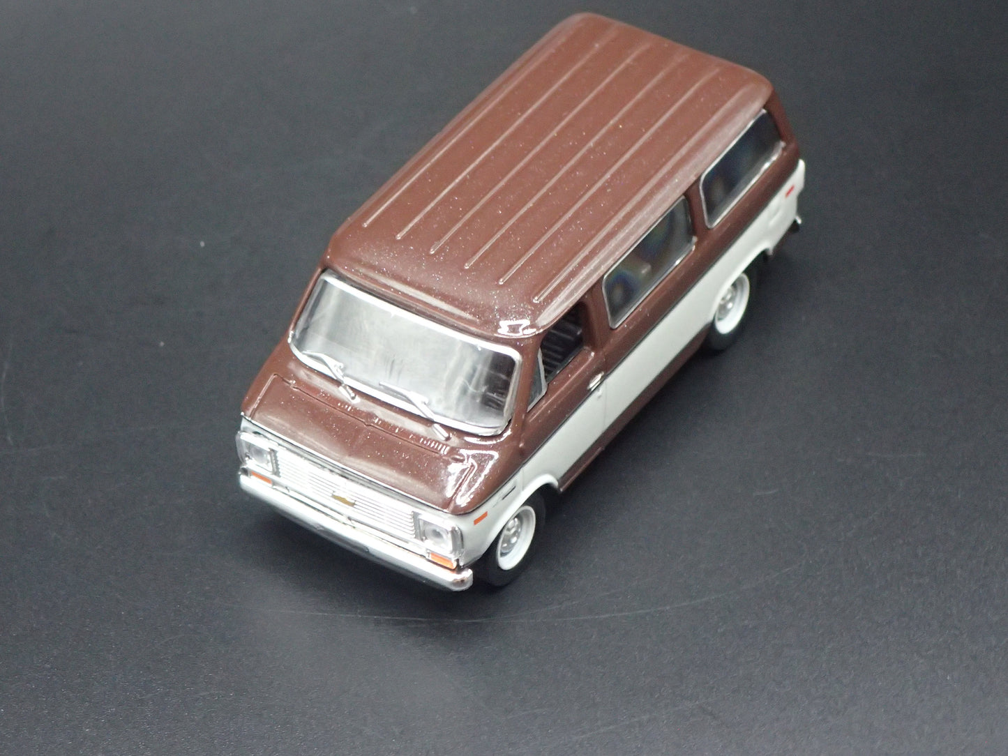 1971 71 CHEVY CHEVROLET VAN BEAUVILLE 10 1:64 SCALE DIORAMA DIECAST MODEL CAR