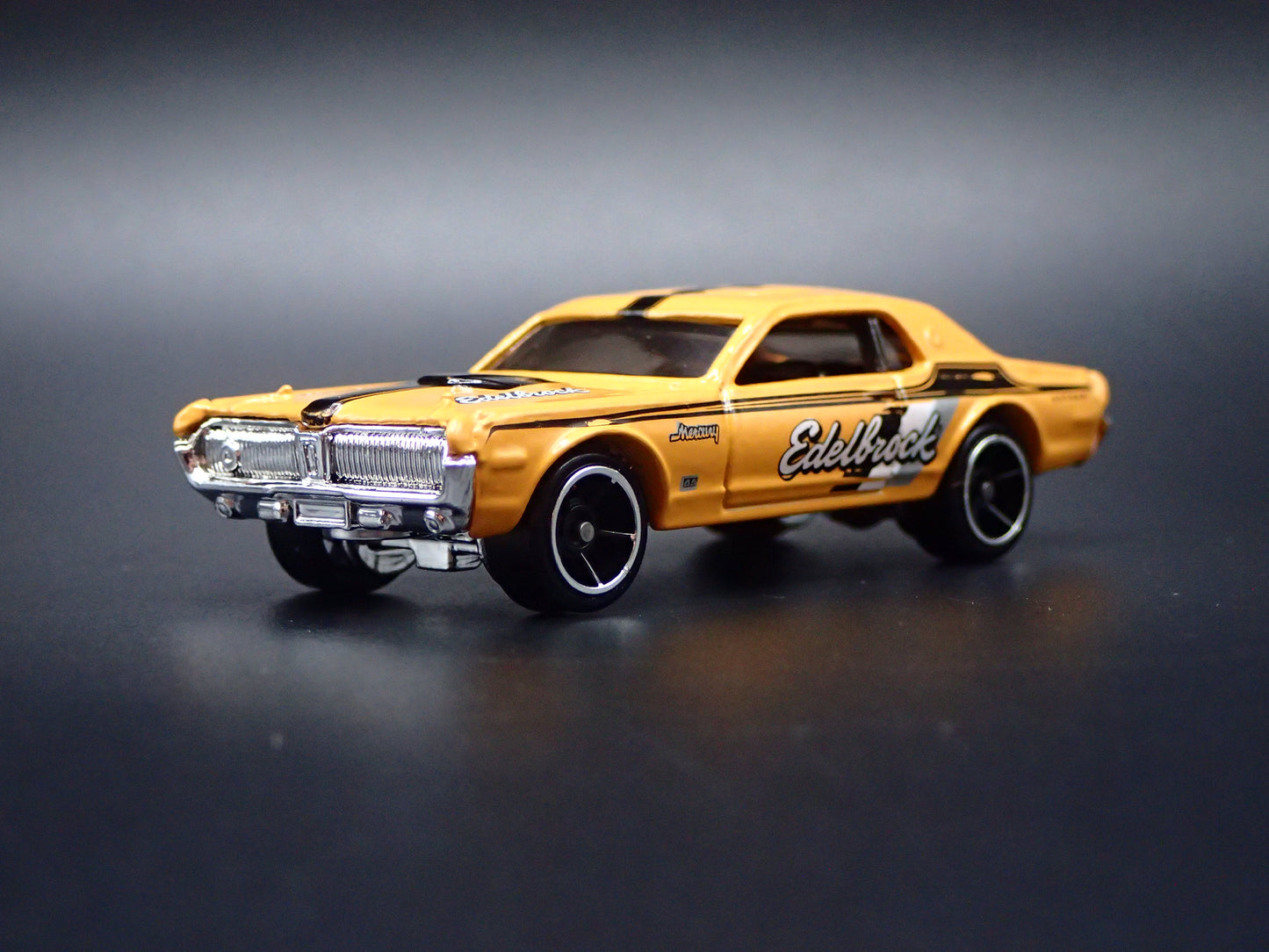 1968 68 MERC MERCURY COUGAR 1/64 SCALE COLLECTIBLE DIORAMA DIECAST MODEL CAR
