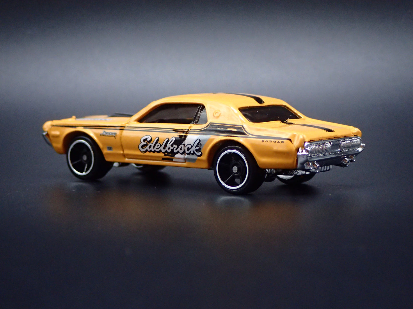 1968 68 MERC MERCURY COUGAR 1/64 SCALE COLLECTIBLE DIORAMA DIECAST MODEL CAR