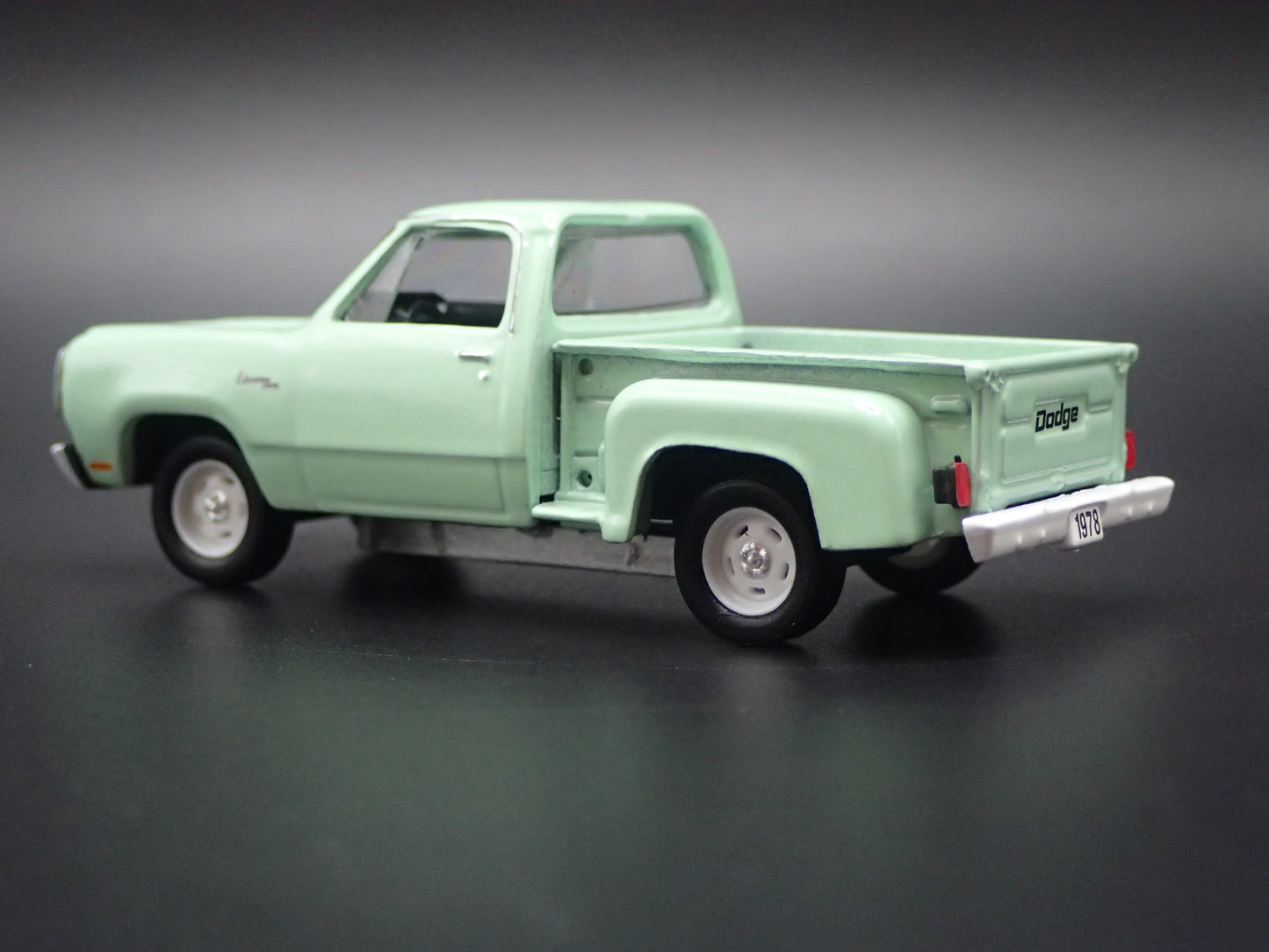 1978 78 DODGE ADVENTURER 150 STEPSIDE PICKUP TRUCK 1/64 SCALE DIECAST MODEL CAR