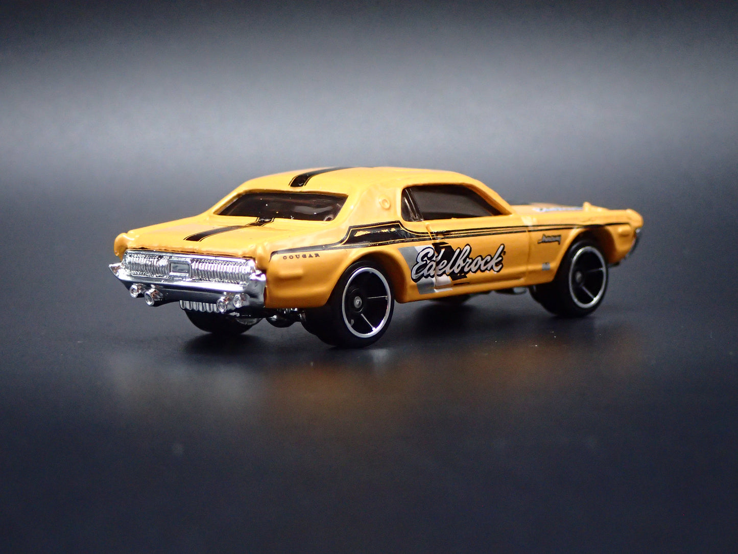 1968 68 MERC MERCURY COUGAR 1/64 SCALE COLLECTIBLE DIORAMA DIECAST MODEL CAR