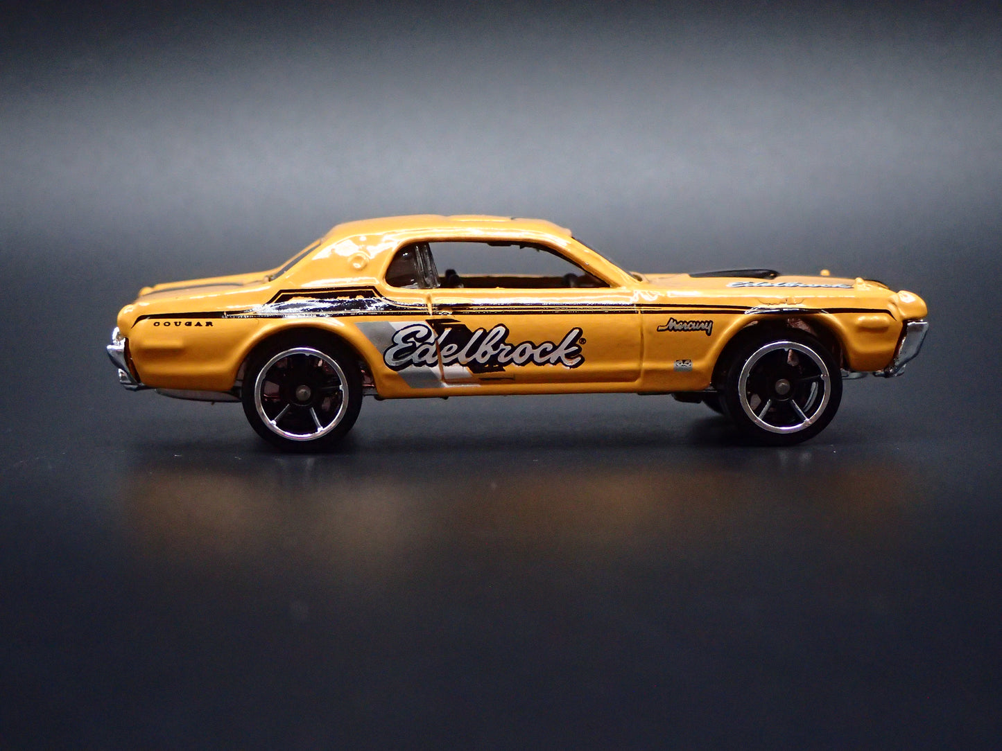 1968 68 MERC MERCURY COUGAR 1/64 SCALE COLLECTIBLE DIORAMA DIECAST MODEL CAR
