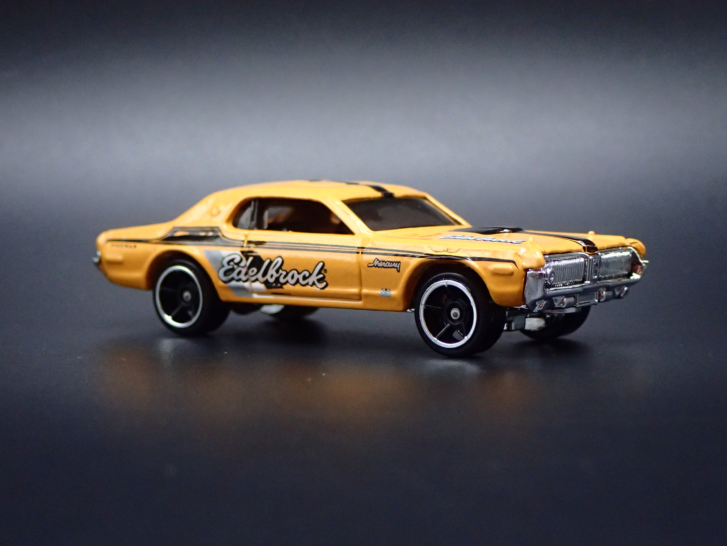 1968 68 MERC MERCURY COUGAR 1/64 SCALE COLLECTIBLE DIORAMA DIECAST MODEL CAR