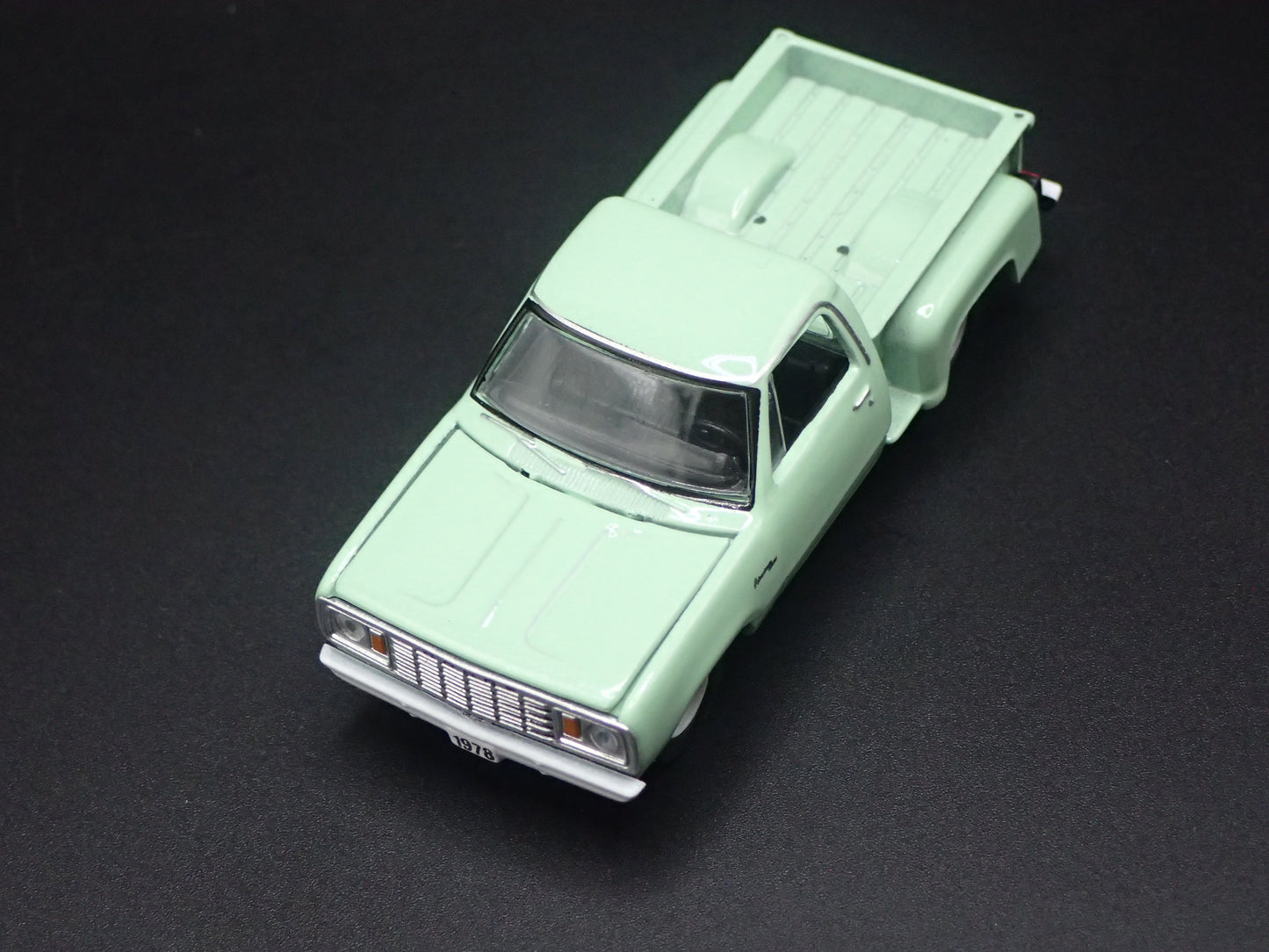 1978 78 DODGE ADVENTURER 150 STEPSIDE PICKUP TRUCK 1/64 SCALE DIECAST MODEL CAR