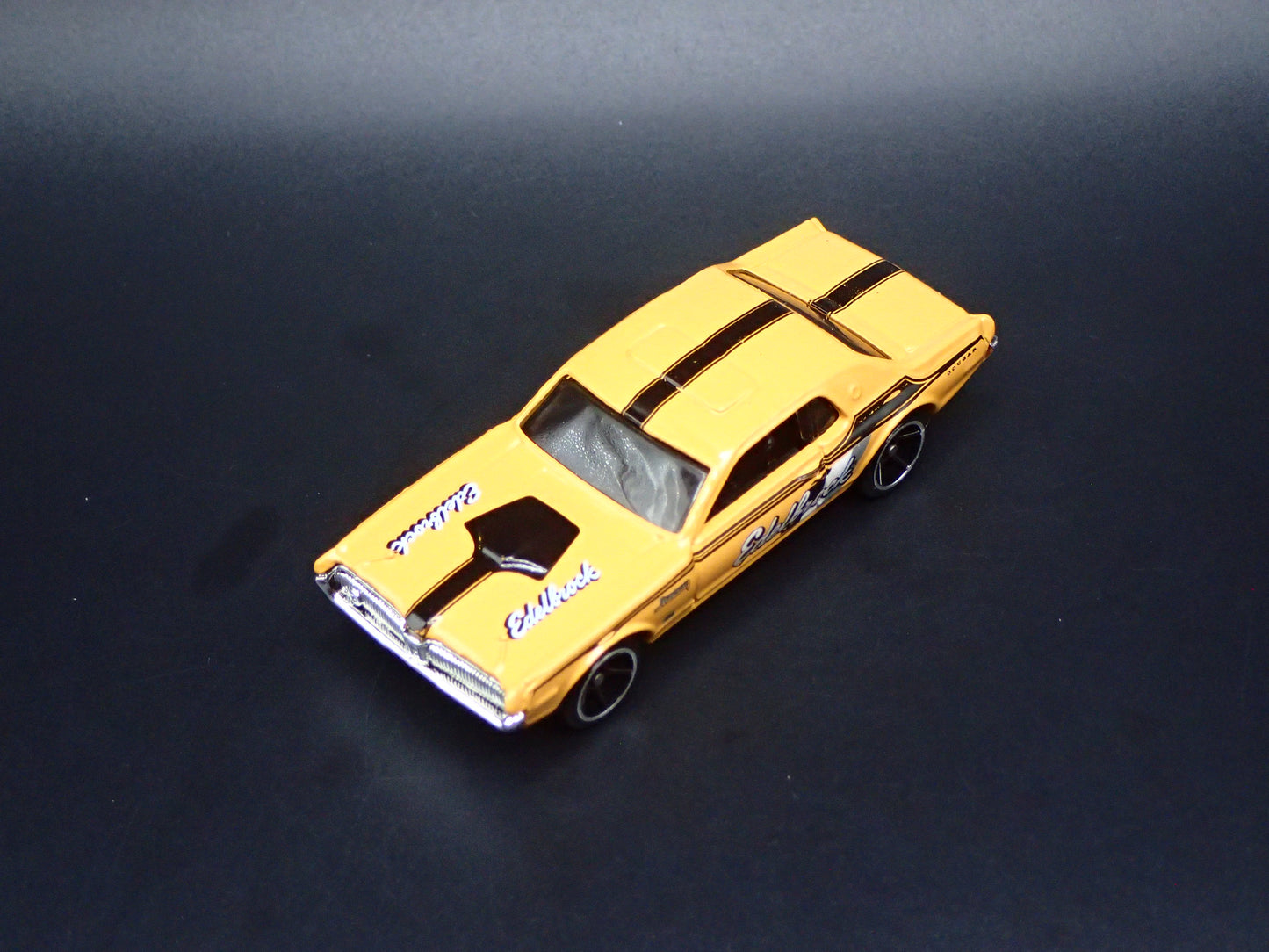 1968 68 MERC MERCURY COUGAR 1/64 SCALE COLLECTIBLE DIORAMA DIECAST MODEL CAR