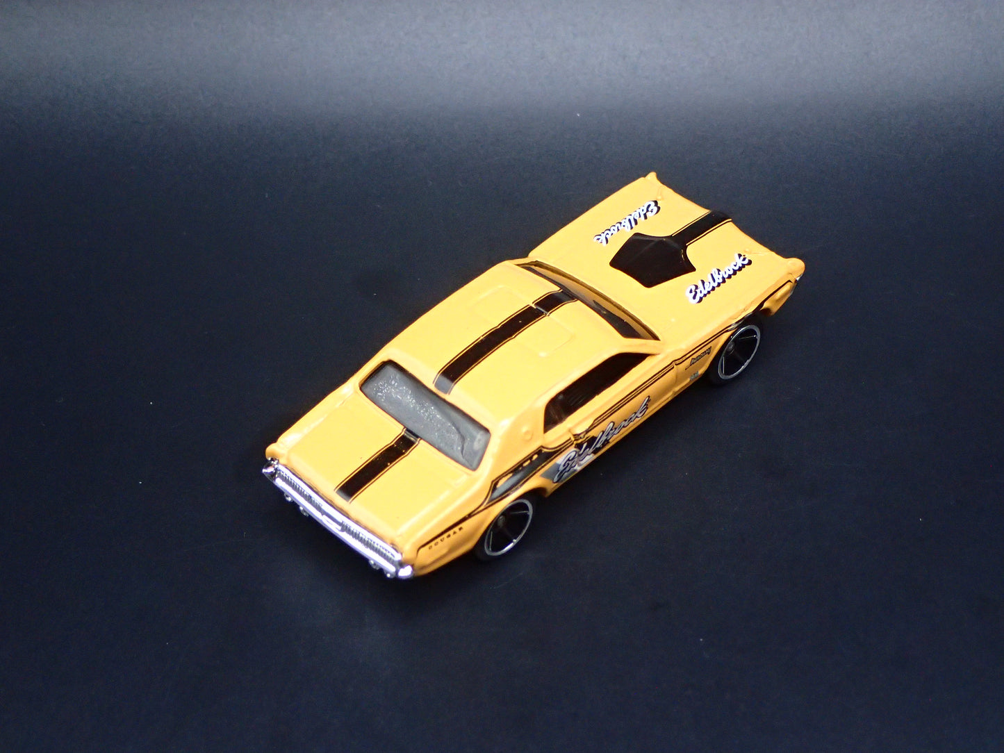 1968 68 MERC MERCURY COUGAR 1/64 SCALE COLLECTIBLE DIORAMA DIECAST MODEL CAR