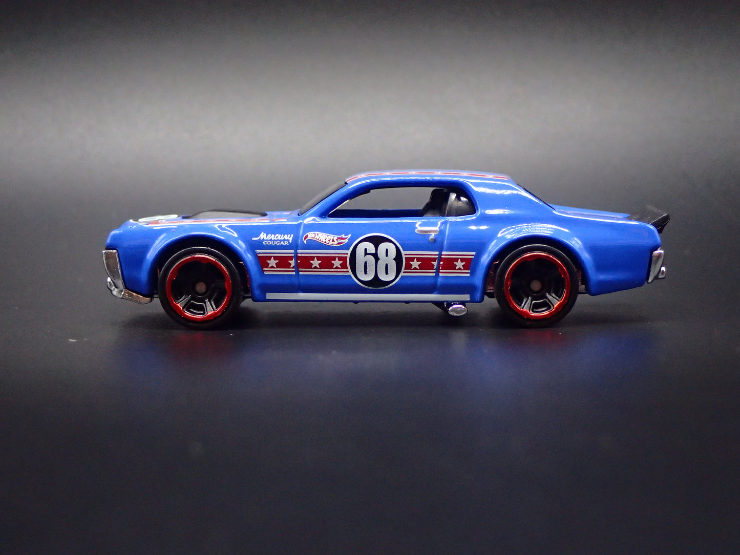 1968 68 MERC MERCURY COUGAR 1/64 SCALE COLLECTIBLE DIORAMA DIECAST MODEL CAR