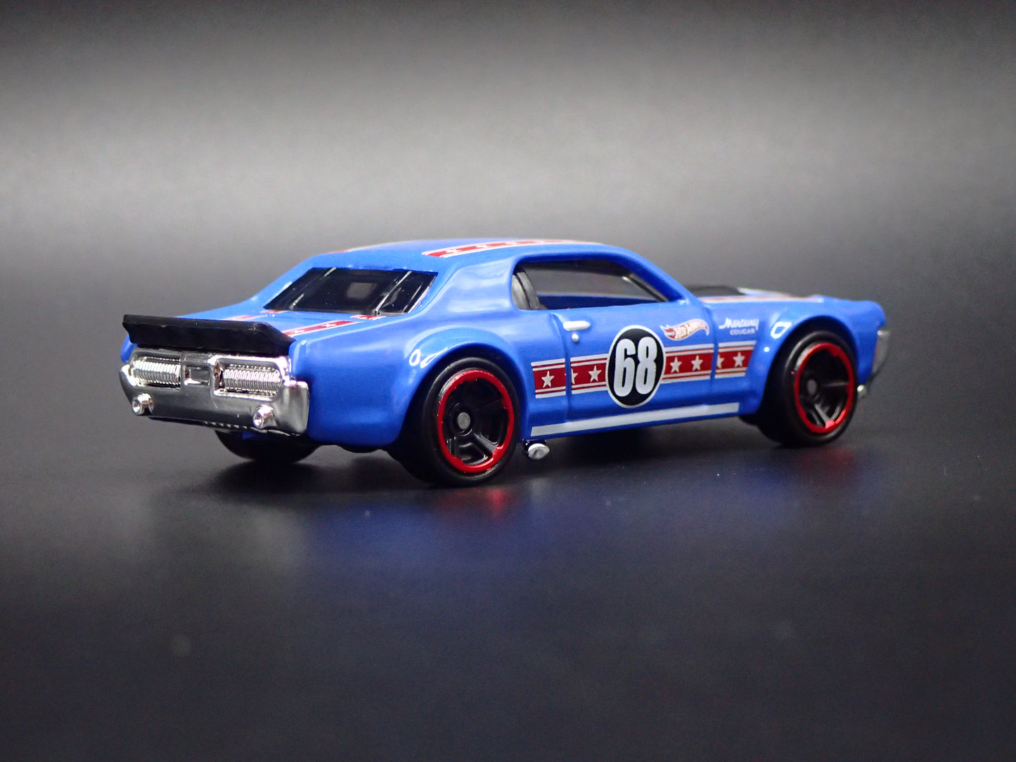 1968 68 MERC MERCURY COUGAR 1/64 SCALE COLLECTIBLE DIORAMA DIECAST MODEL CAR