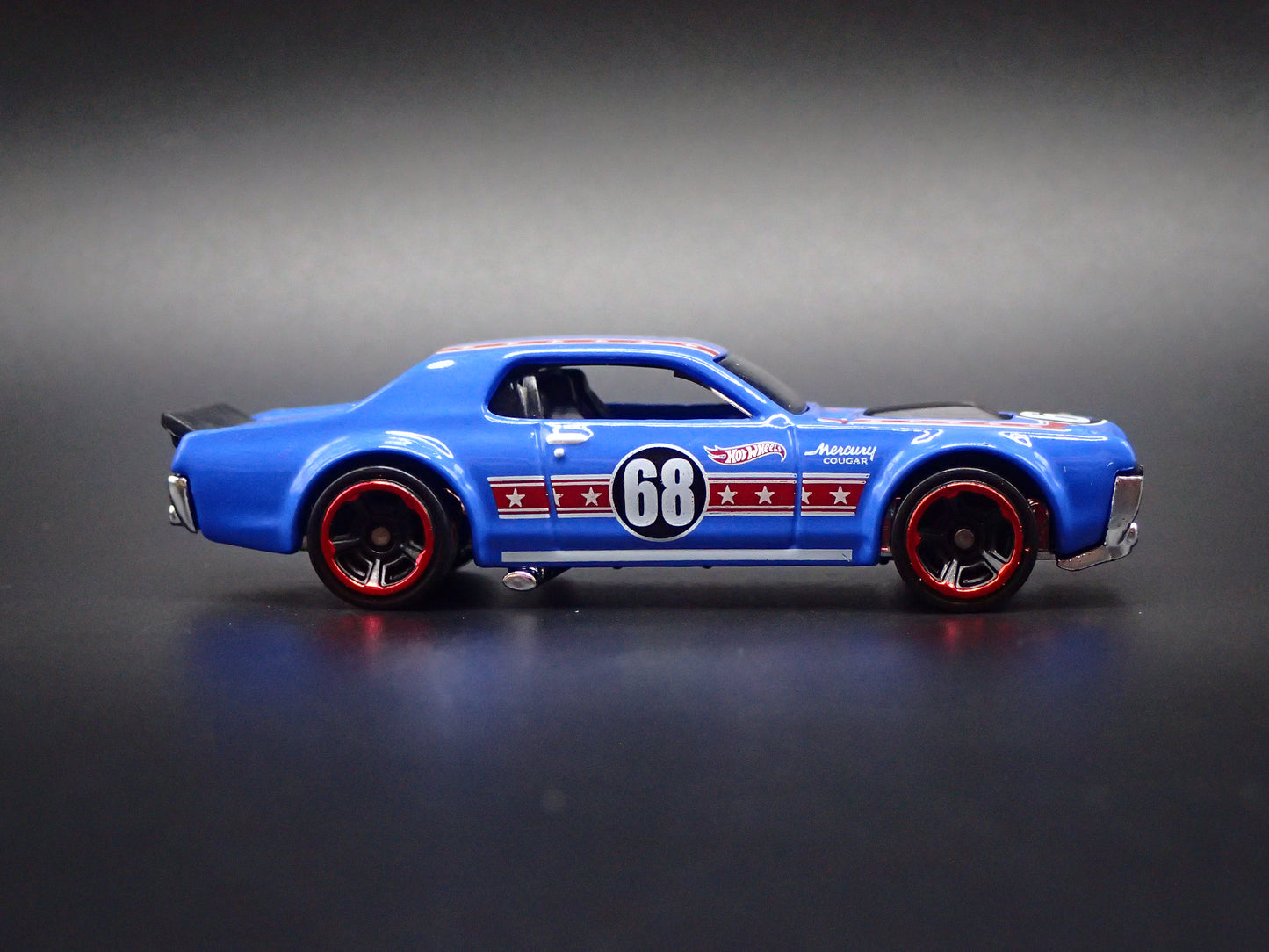 1968 68 MERC MERCURY COUGAR 1/64 SCALE COLLECTIBLE DIORAMA DIECAST MODEL CAR