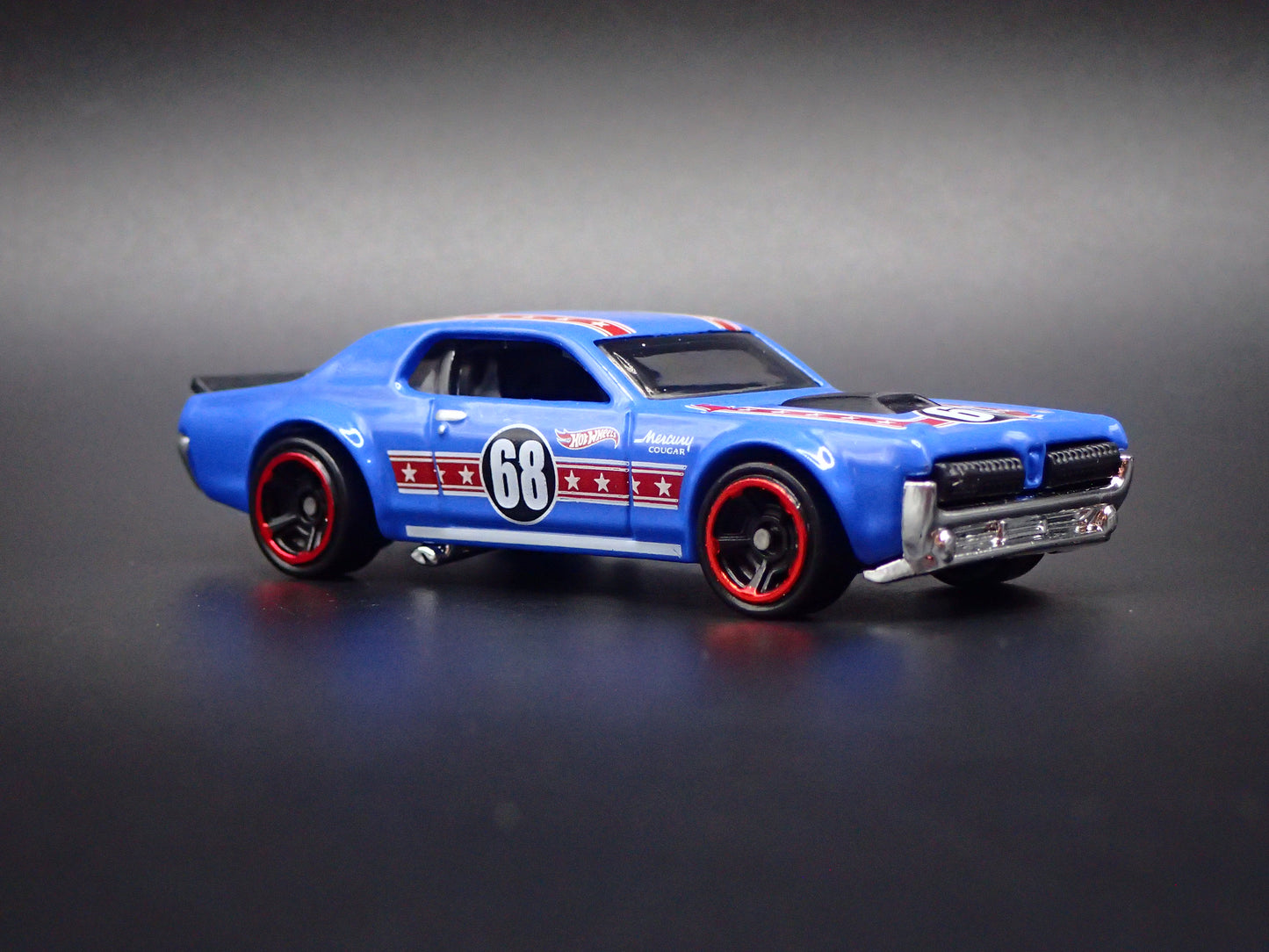 1968 68 MERC MERCURY COUGAR 1/64 SCALE COLLECTIBLE DIORAMA DIECAST MODEL CAR