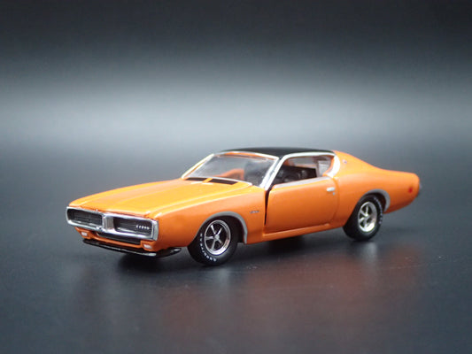1971 71 DODGE CHARGER SE 383 1:64 SCALE COLLECTIBLE DIORAMA DIECAST MODEL CAR