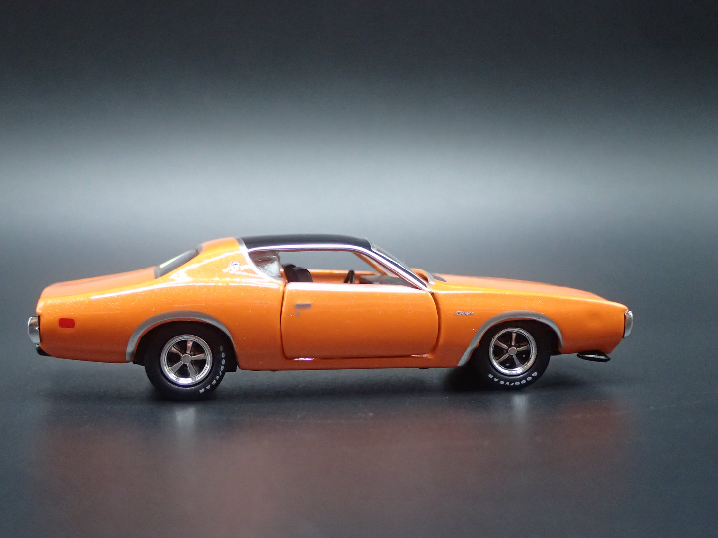 1971 71 DODGE CHARGER SE 383 1:64 SCALE COLLECTIBLE DIORAMA DIECAST MODEL CAR