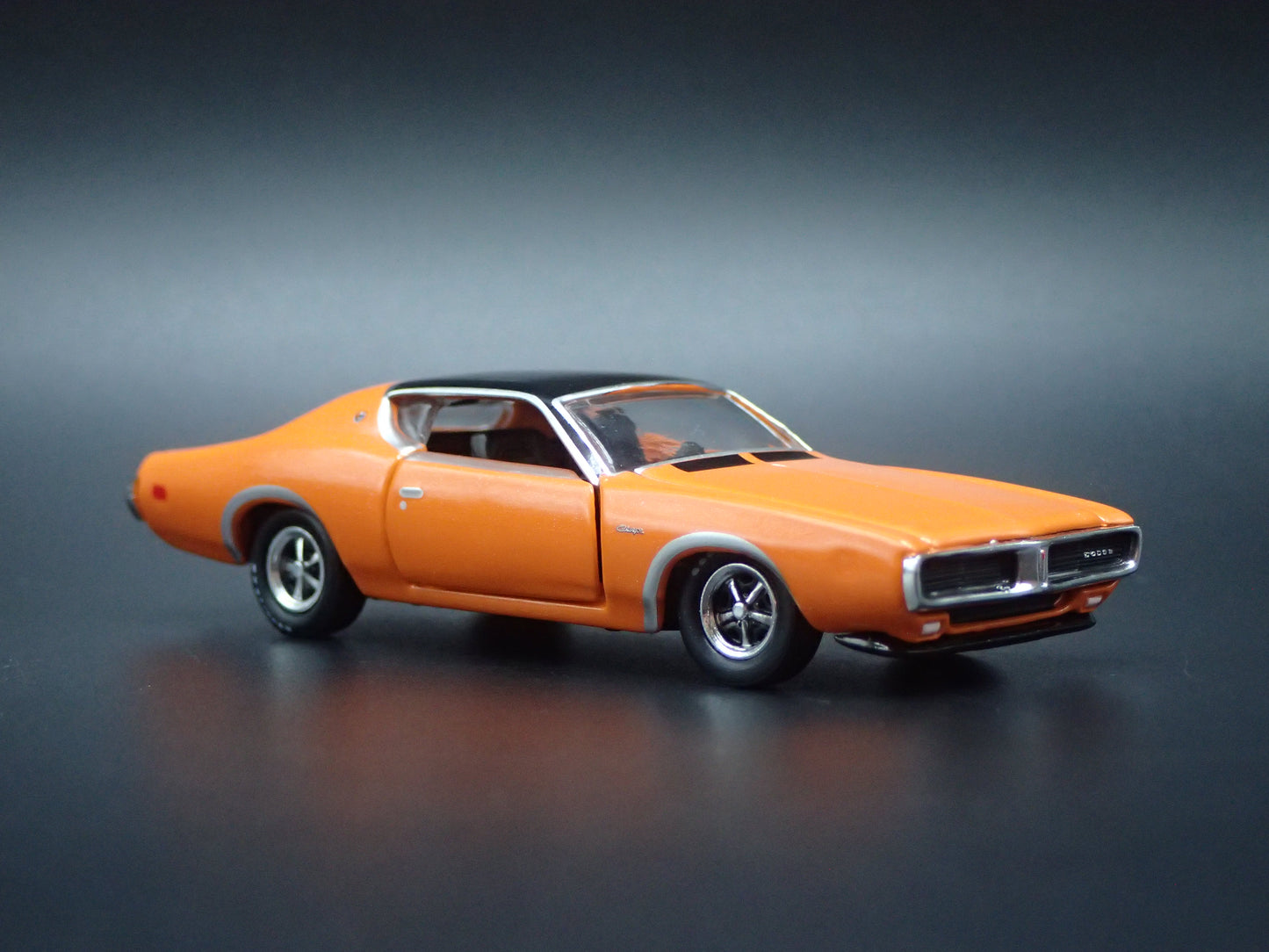 1971 71 DODGE CHARGER SE 383 1:64 SCALE COLLECTIBLE DIORAMA DIECAST MODEL CAR