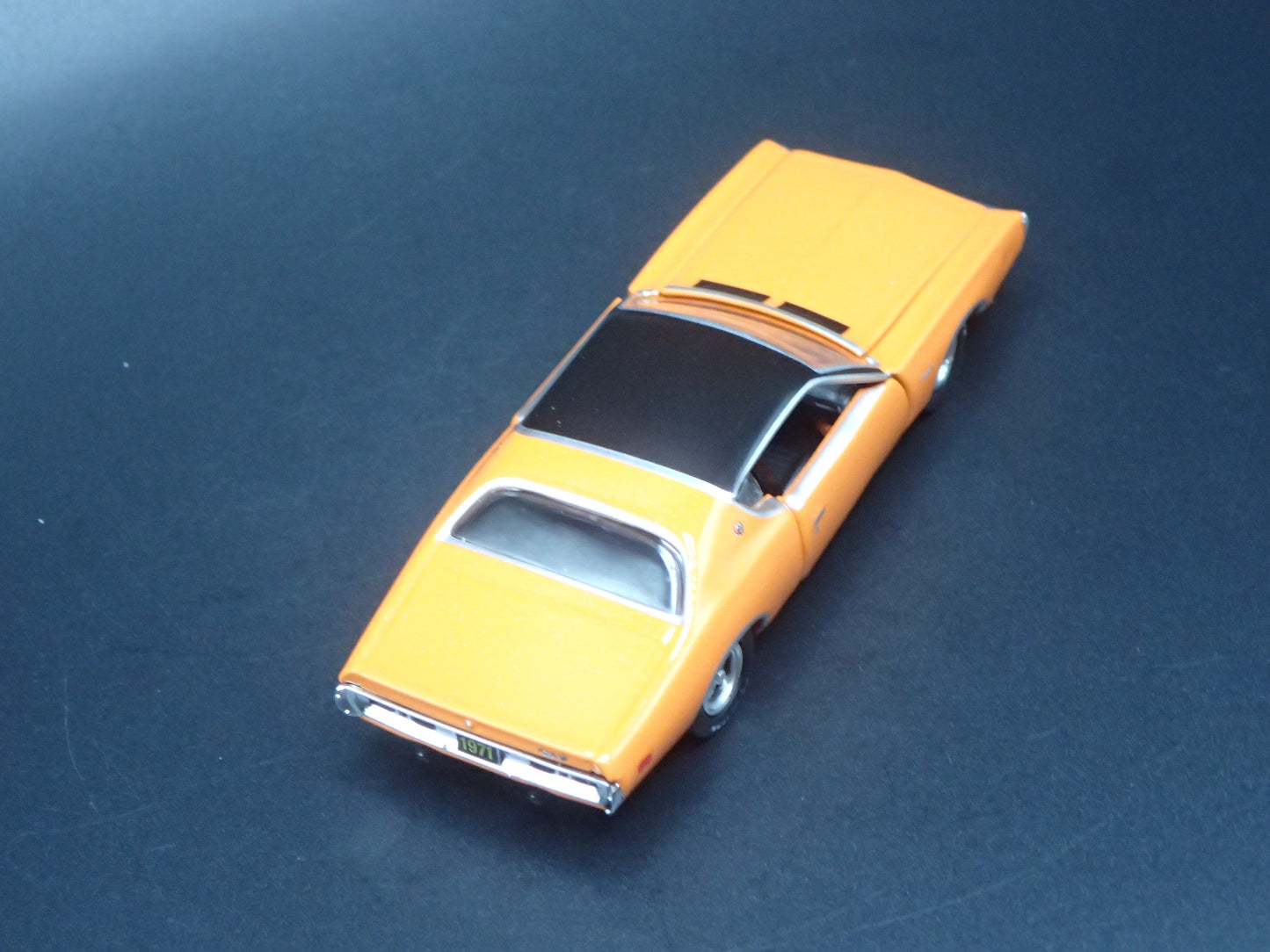 1971 71 DODGE CHARGER SE 383 1:64 SCALE COLLECTIBLE DIORAMA DIECAST MODEL CAR