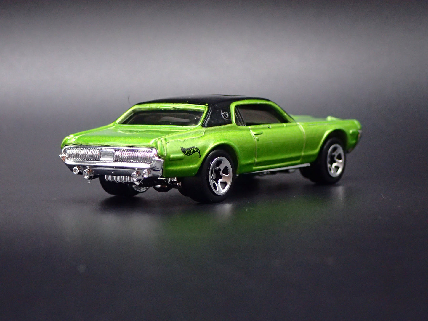 1968 68 MERC MERCURY COUGAR 1/64 SCALE COLLECTIBLE DIORAMA DIECAST MODEL CAR