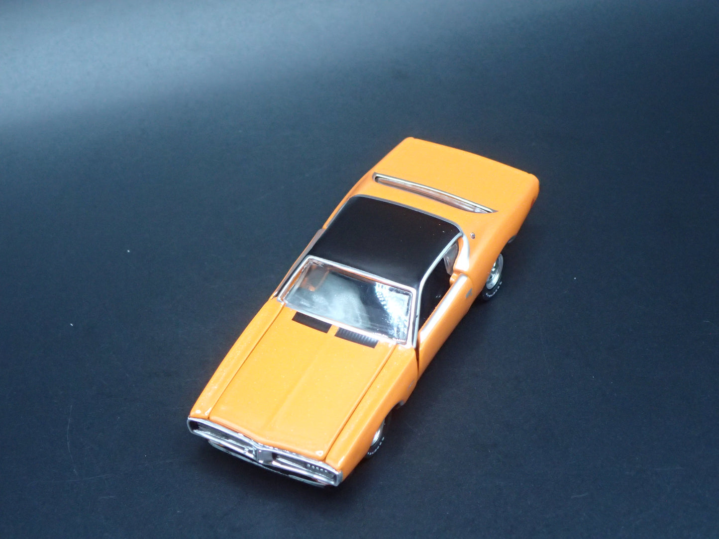 1971 71 DODGE CHARGER SE 383 1:64 SCALE COLLECTIBLE DIORAMA DIECAST MODEL CAR