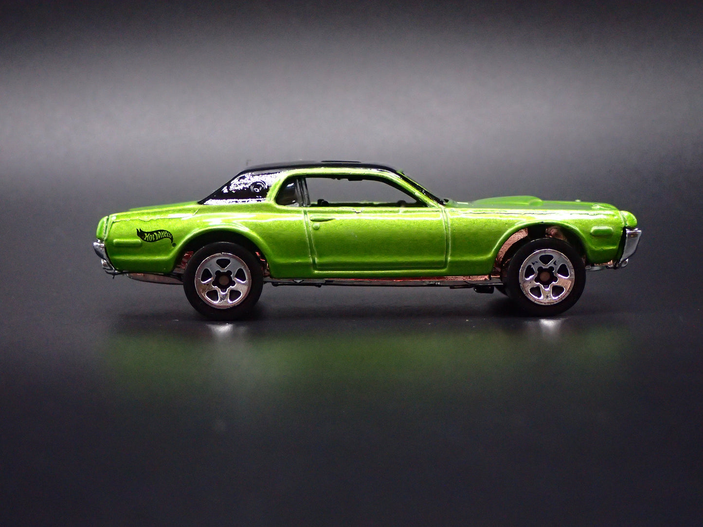 1968 68 MERC MERCURY COUGAR 1/64 SCALE COLLECTIBLE DIORAMA DIECAST MODEL CAR