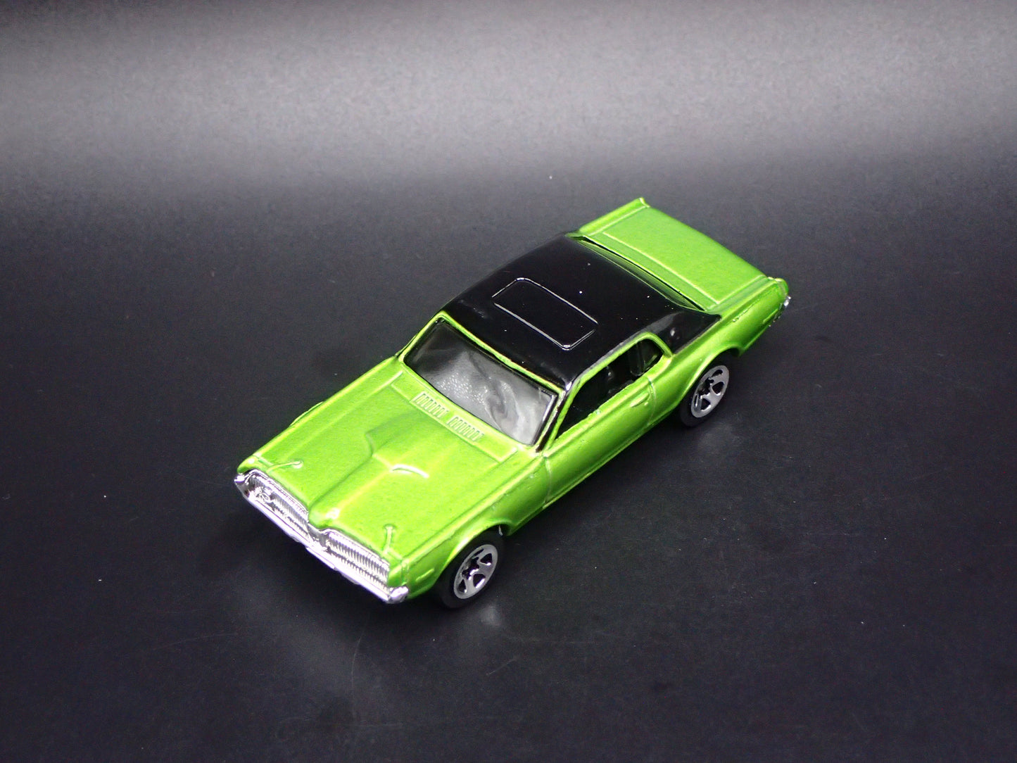 1968 68 MERC MERCURY COUGAR 1/64 SCALE COLLECTIBLE DIORAMA DIECAST MODEL CAR
