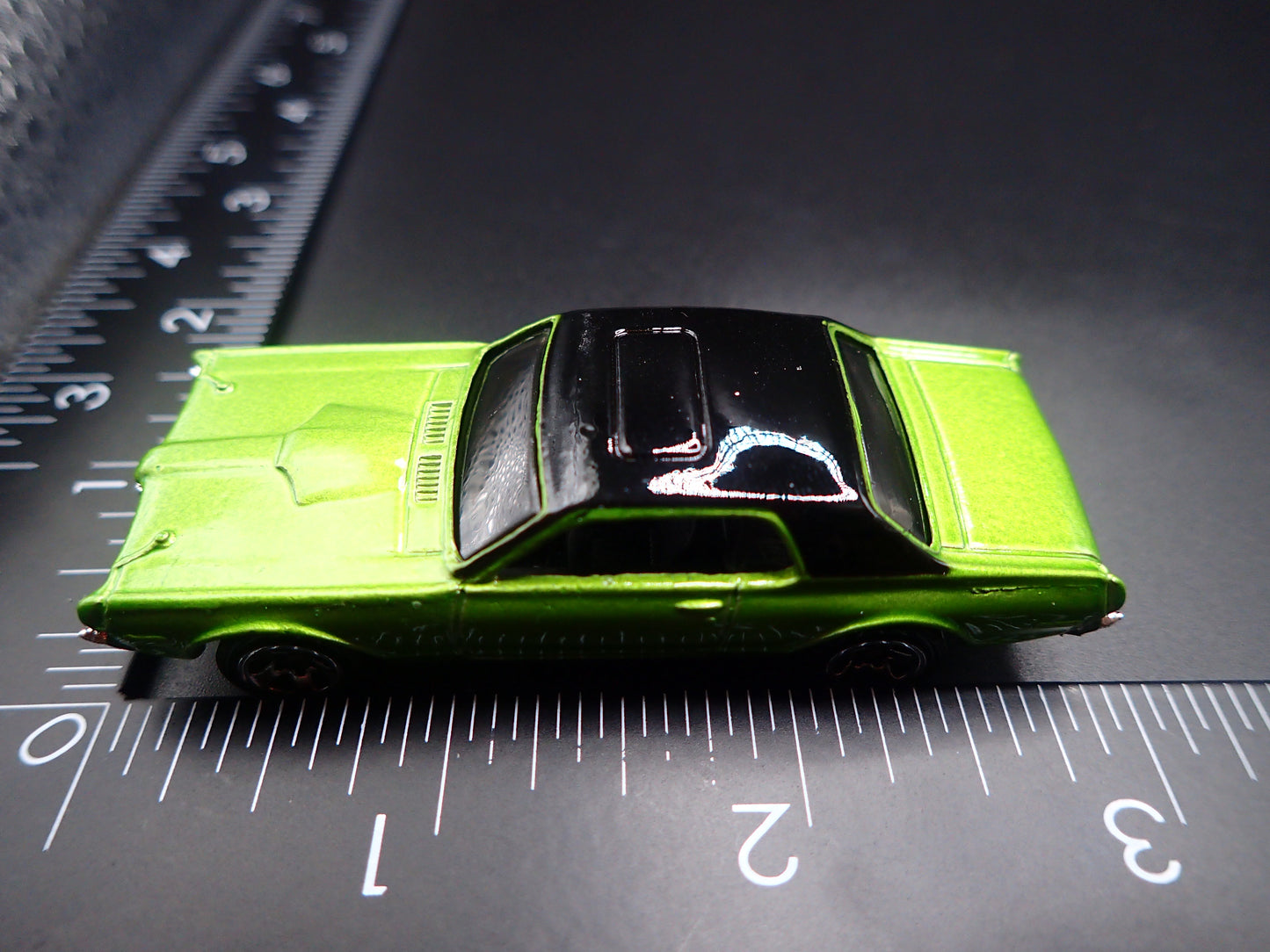 1968 68 MERC MERCURY COUGAR 1/64 SCALE COLLECTIBLE DIORAMA DIECAST MODEL CAR