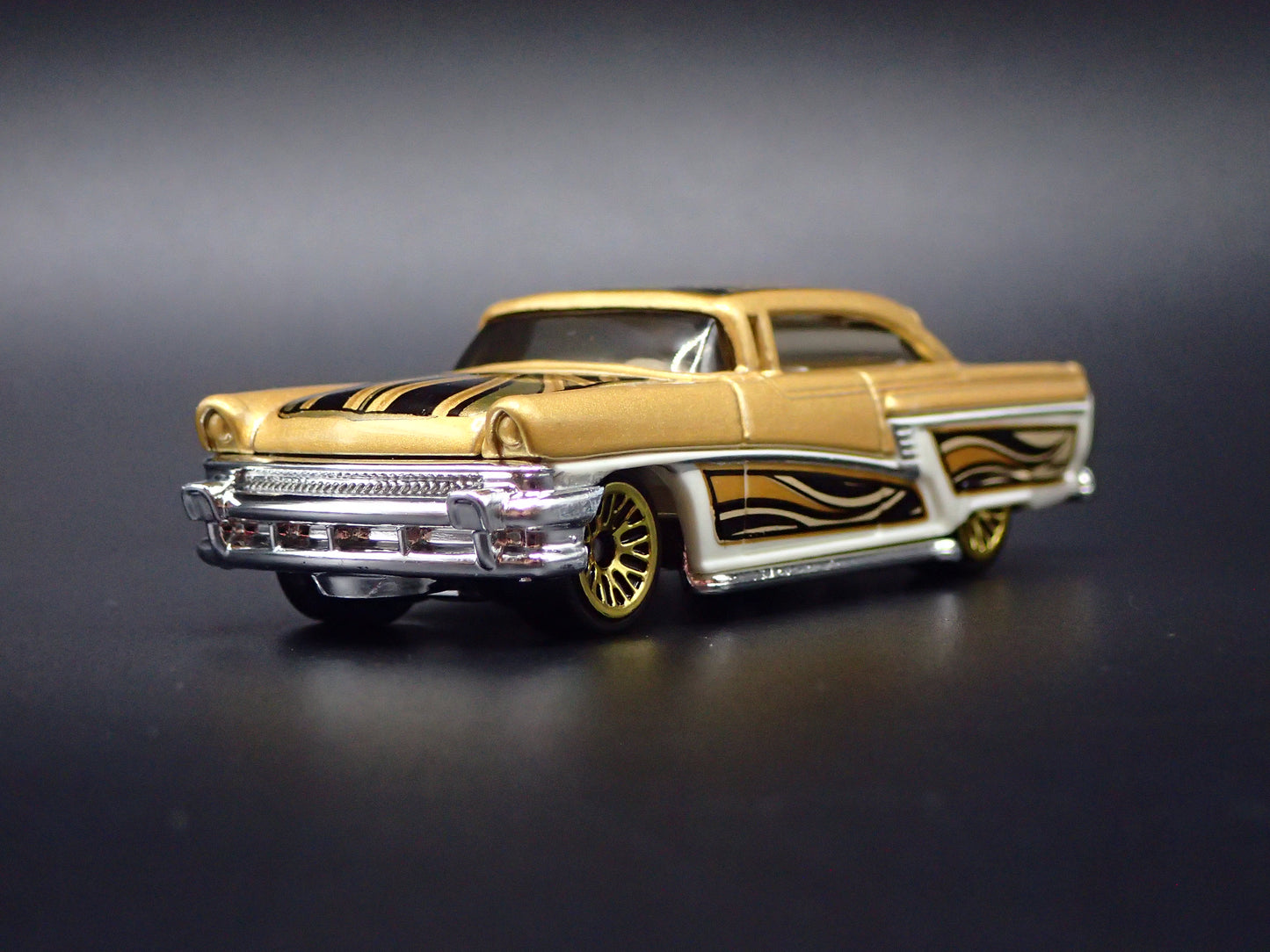 1956 56 MERCURY MONTCLAIR 1:64 SCALE COLLECTIBLE DIORAMA DIECAST MODEL CAR