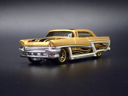 1956 56 MERCURY MONTCLAIR 1:64 SCALE COLLECTIBLE DIORAMA DIECAST MODEL CAR