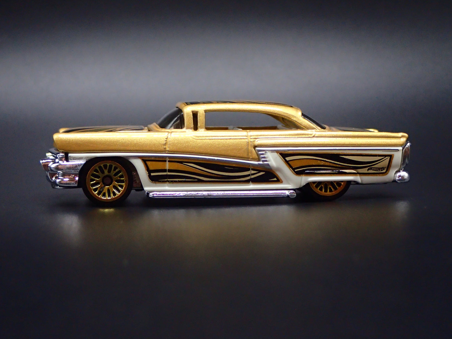 1956 56 MERCURY MONTCLAIR 1:64 SCALE COLLECTIBLE DIORAMA DIECAST MODEL CAR