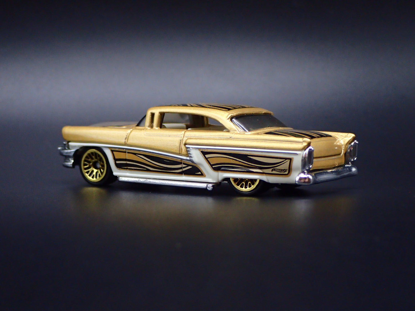 1956 56 MERCURY MONTCLAIR 1:64 SCALE COLLECTIBLE DIORAMA DIECAST MODEL CAR