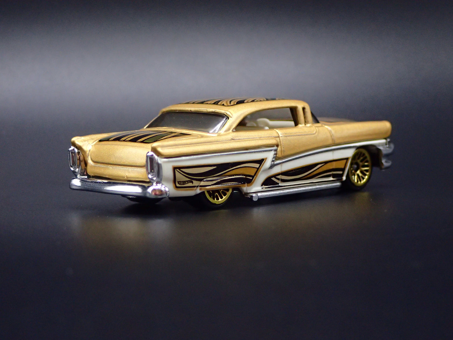 1956 56 MERCURY MONTCLAIR 1:64 SCALE COLLECTIBLE DIORAMA DIECAST MODEL CAR