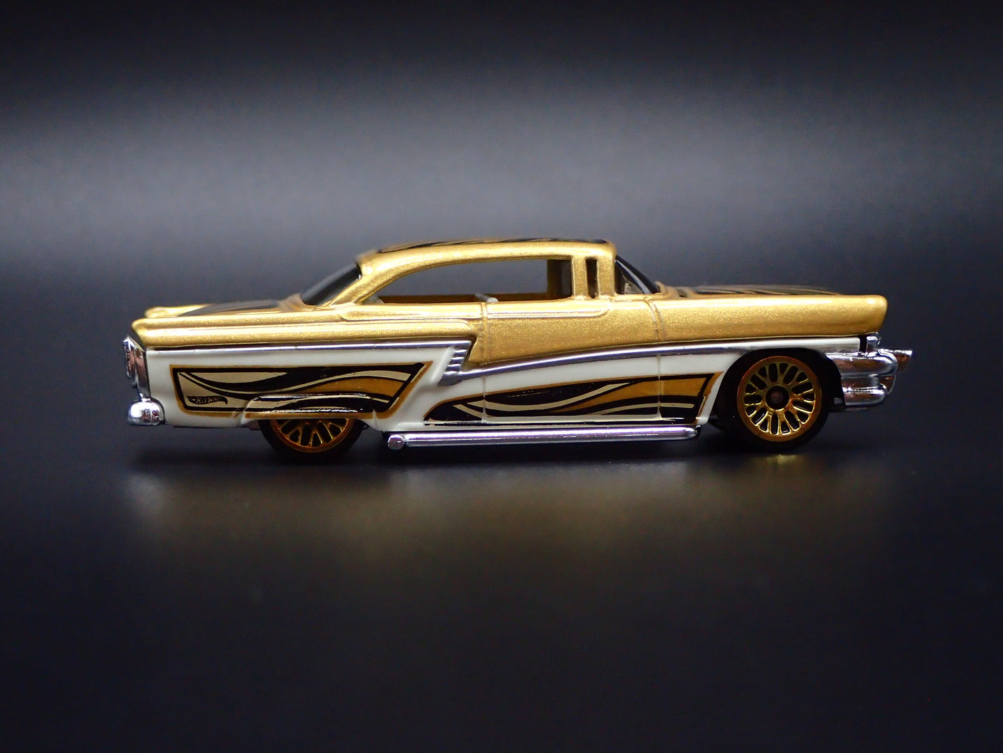 1956 56 MERCURY MONTCLAIR 1:64 SCALE COLLECTIBLE DIORAMA DIECAST MODEL CAR